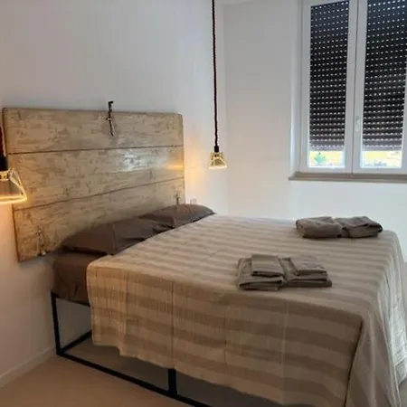 Apartment Red House Valeggio App 3 *